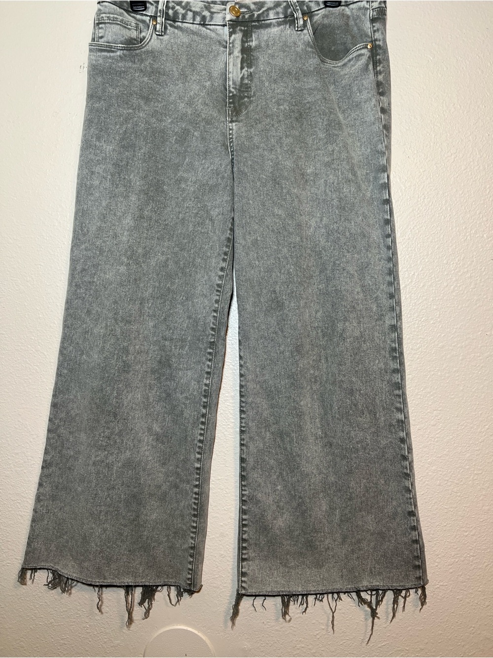 Kut from the Kloth Meg Fab Wide Leg Washed Gray Jeans with Frayed Hem Size 12